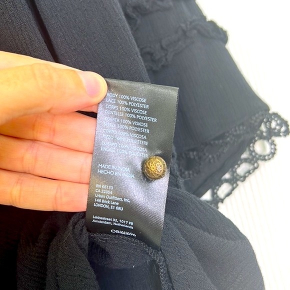Anthropologie- Black Gauze Ruffles Neck And Sleeves Short Sleeve Blouse SZ Small - Picture 8 of 12
